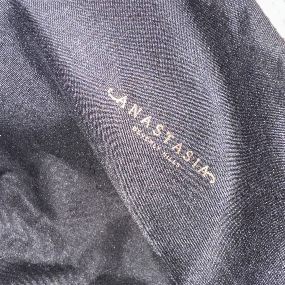 Anastasia Beverly Hills Black Velvet Cosmetic‎ Pouch
